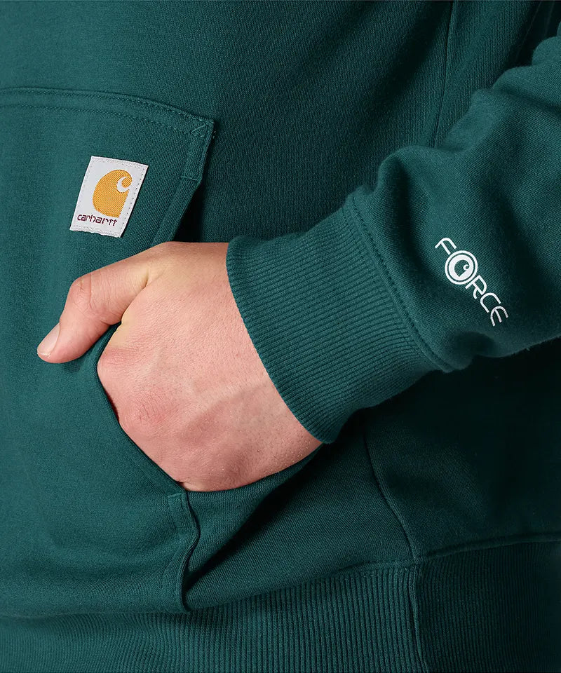 Carhartt Force hoodie groen aan foto details