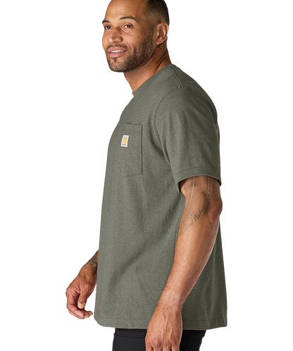 Carhartt t-shirt met borstzak K87 groen aan zijkant