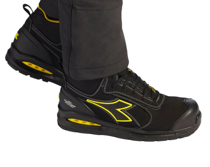 Diadora 181150 werkschoenen, hoog, zwart met geel, aan foto
