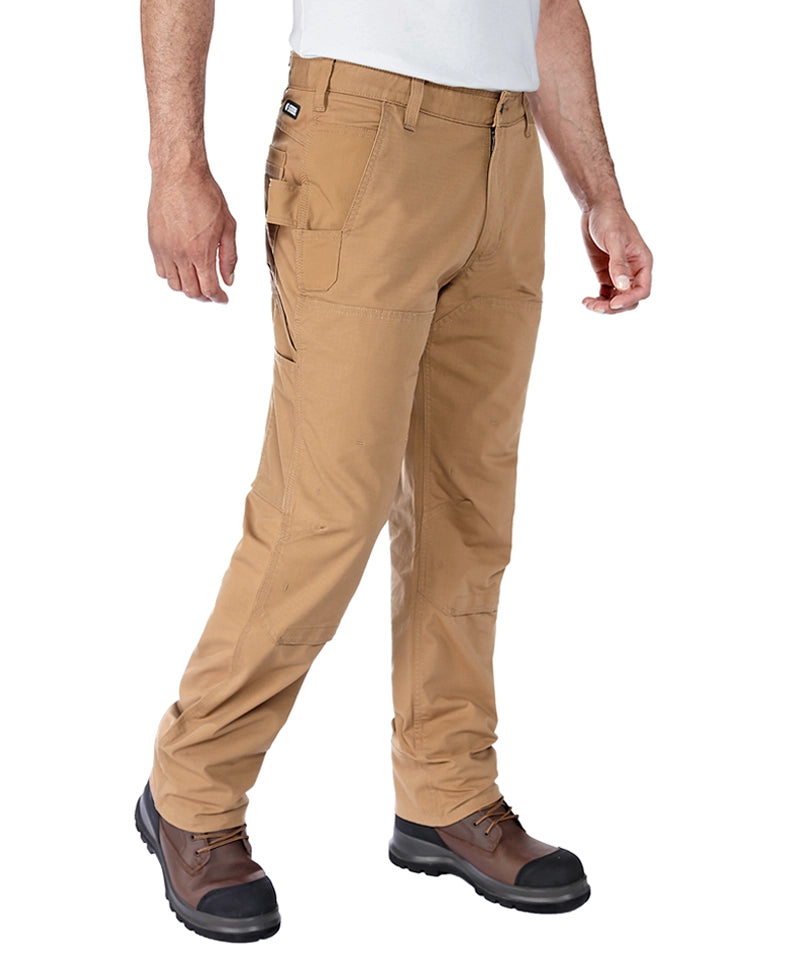 Carhartt stretch werkbroek 105075 aan voorkant zakken bruin